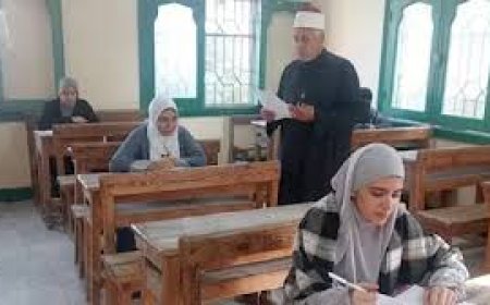 رئيس الإدارة الأزهرية بالقليوبية يتفقد لجان امتحانات النقل