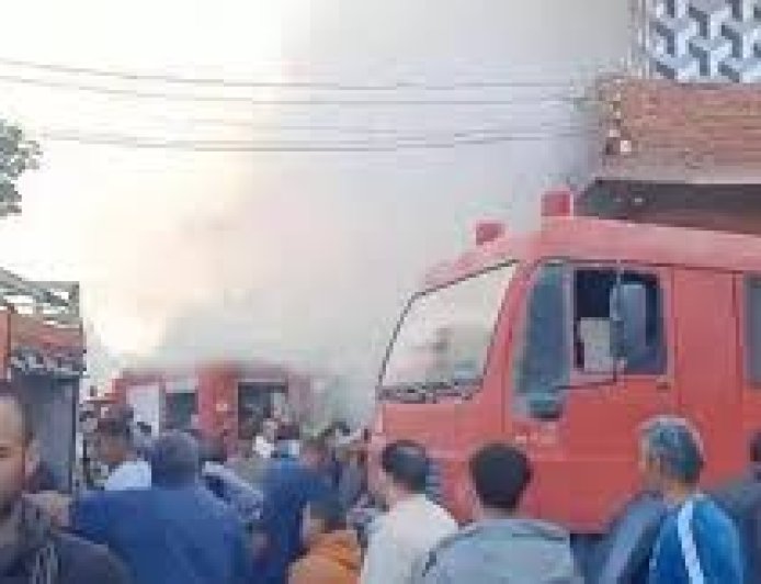 إصابة 11 شخصًا باختناق في حريق مصنع للبصل ببني سويف